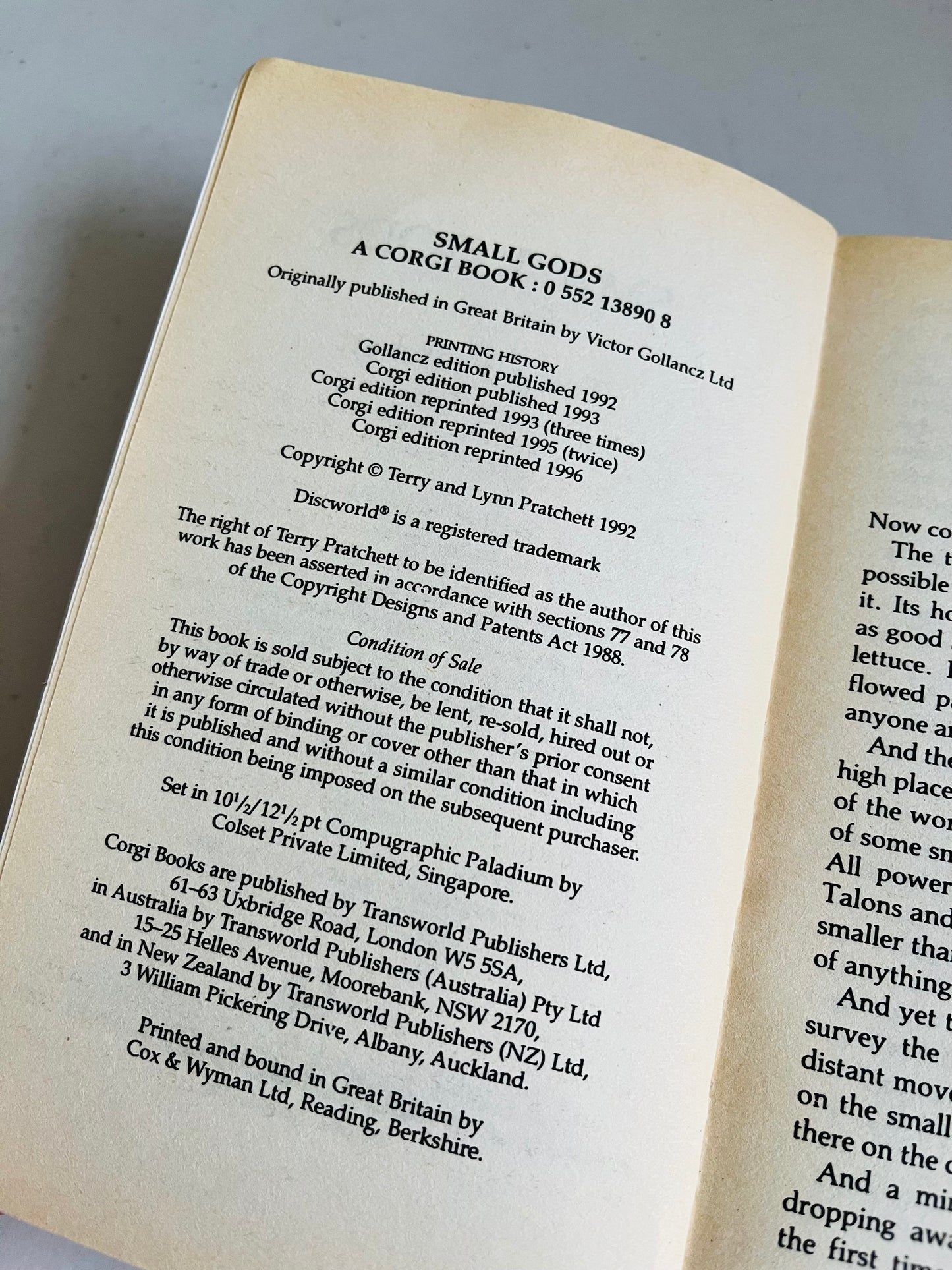 Small gods - Terry Pratchett (1996)