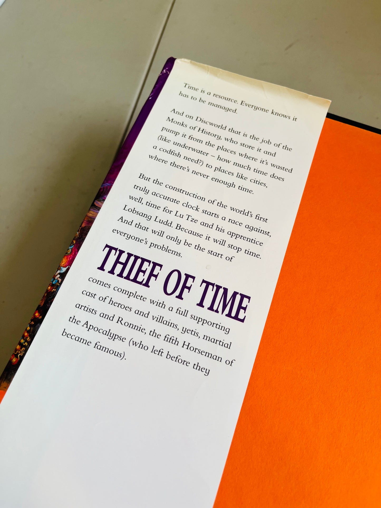 Thief of time - Terry Pratchett (2001)