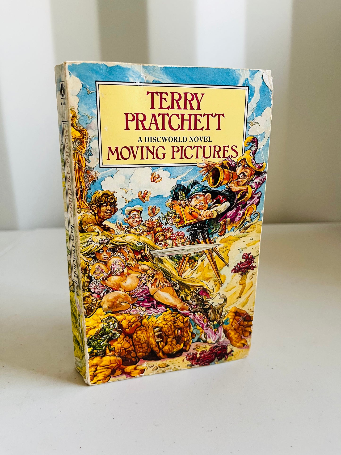 Moving pictures - Terry Pratchett (1991)