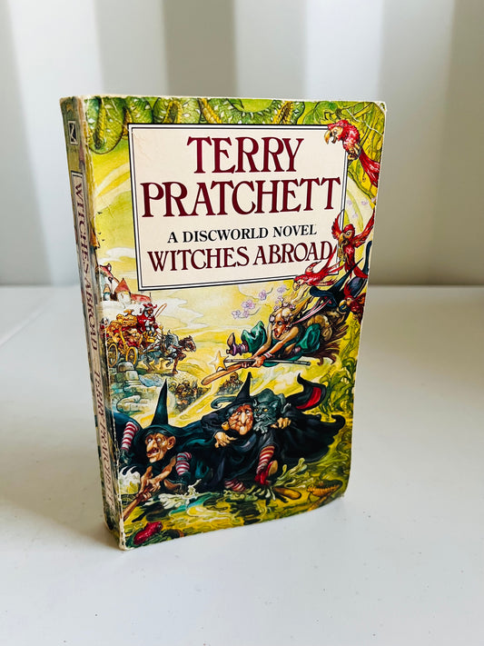 Witches Abroad - Terry Pratchett (1998)