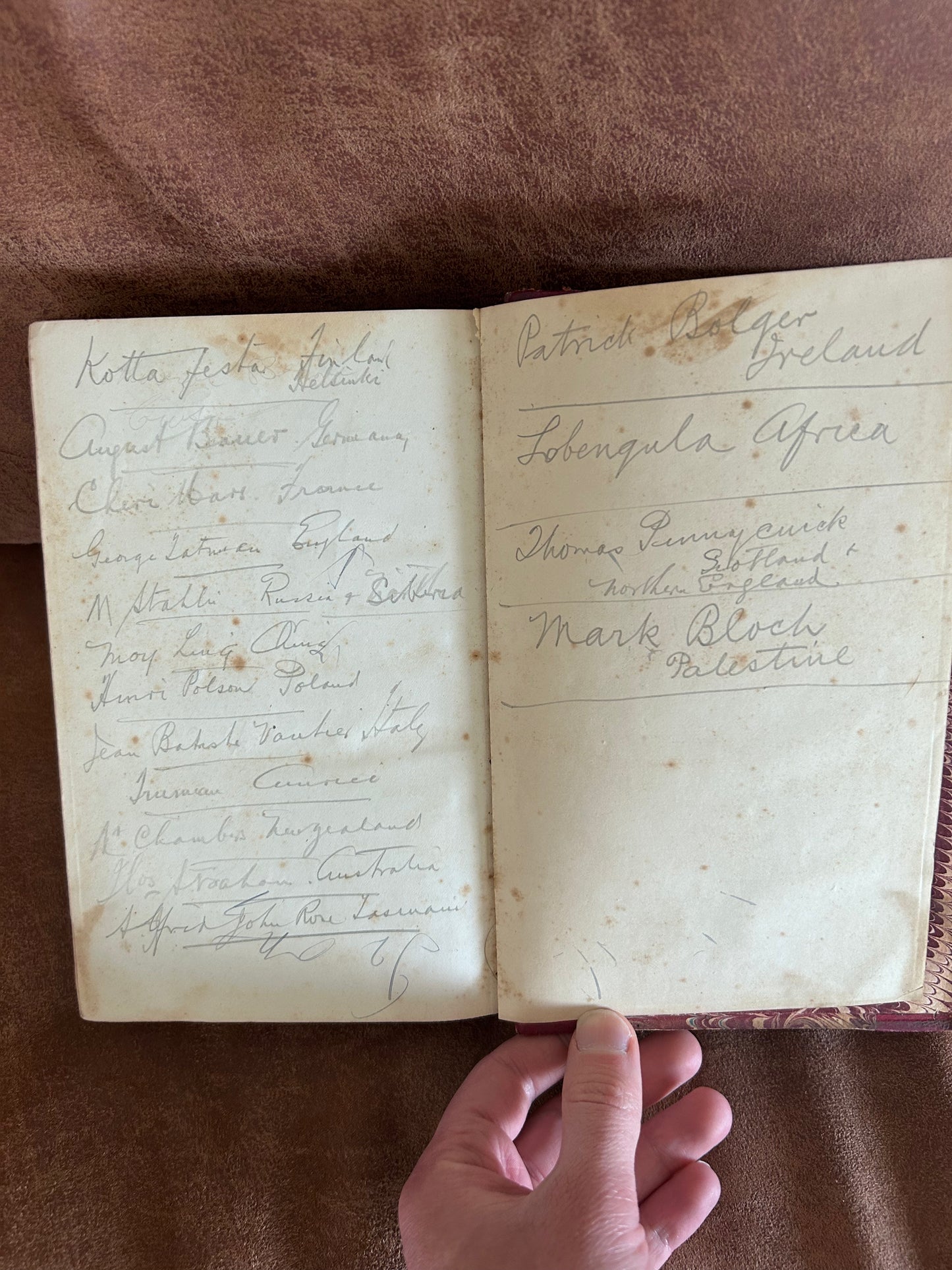 Lives of the Queens of England 1875 with autographs - Vol 1